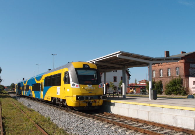 Do sítě vlaků SKM patří také linka Gdańsk Wrzeszcz - letiště - Żukowo - Kartuzy, kde byla vyfocena motorová jednotka SA138.