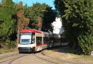 Tramvaj linky 2 projíždí obratištěm Oliwa před cestou zpět přes Zaspu a centrum do Lostowic