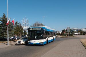 Parciální trolejbusy linky 320 se pohybují po centru města Gdynie, kde linka začíná u hlavního nádraží, obslouží městskou pláž a následně zajede až na konec promenády, odkud se vrátí ke hlavnímu nádraží