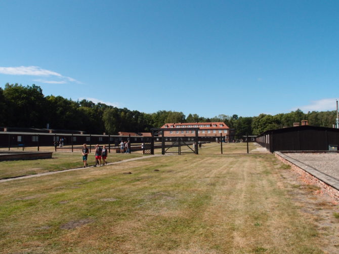 Bývalý koncentrační tábor Sztutowo je mrazivým místem, které však stojí za navštívení.
