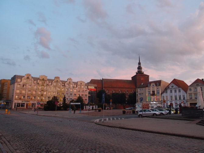 Staré náměstí ve Słupsku a kostel Panny Marie.